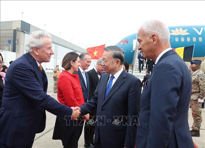 Tổng Bí thư, Chủ tịch nước Tô Lâm và Phu nhân Ngô Phương Ly đến thủ đô Brussels, bắt đầu thăm chính thức EU và Bỉ. Ảnh: Thống Nhất – TTXVN