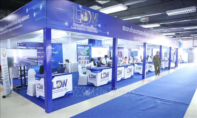 Gian hàng của cơ quan Chính phủ Lào tham gia Tuần lễ số Lào 2026. Ảnh: Xuân Tú - PV TTXVN tại Lào