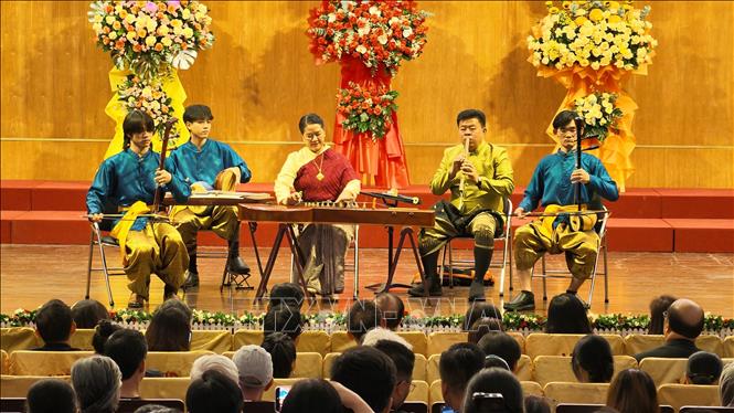 Các nghệ sĩ Thái Lan trình diễn tại liên hoan. Ảnh: Hữu Duyên - TTXVN
