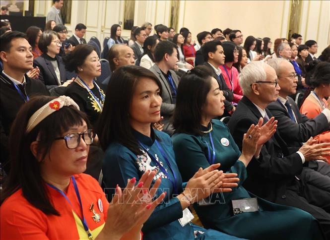 Đại diện cộng đồng người Việt Nam tại châu Âu tham dự cuộc gặp gỡ Tổng Bí thư, Chủ tịch nước Tô Lâm và Phu nhân Ngô Phương Ly. Ảnh: Thống Nhất – TTXVN