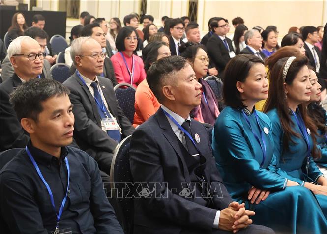 Đại diện cộng đồng người Việt Nam tại châu Âu tham dự cuộc gặp gỡ Tổng Bí thư, Chủ tịch nước Tô Lâm và Phu nhân Ngô Phương Ly. Ảnh: Thống Nhất – TTXVN