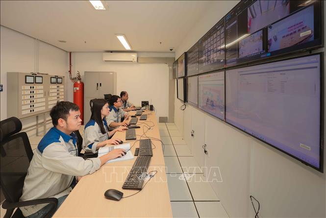 Hệ thống điều khiển trung tâm cho phép vận hành, điều phối các thiết bị và nội dung trình chiếu tại các khu vực trưng bày của Bảo tàng Hà Nội. Ảnh: Phan Phương – TTXVN