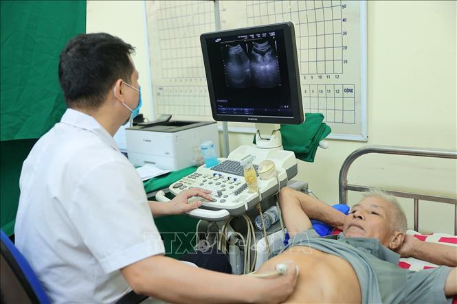 Khu vực siêu âm tại điểm khám sức khoẻ định kỳ miễn phí cho người dân phường Lưu Kiếm (Hải Phòng). Ảnh: Minh Quyết - TTXVN