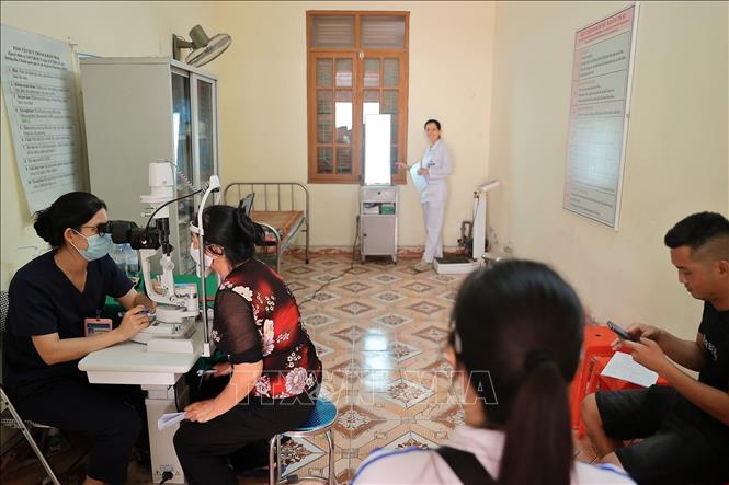Khu vực khám mắt tại điểm khám sức khoẻ định kỳ miễn phí cho người dân phường Lưu Kiếm (Hải Phòng). Ảnh: Minh Quyết - TTXVN
