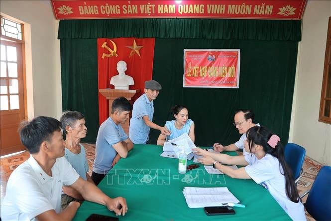 Khu vực khám, tư vấn cho người dân đến khám sức khoẻ định kỳ phường Lưu Kiếm (Hải Phòng). Ảnh: Minh Quyết - TTXVN