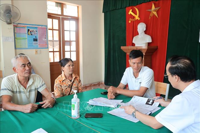 Khu vực khám, tư vấn cho người dân đến khám sức khoẻ định kỳ phường Lưu Kiếm (Hải Phòng). Ảnh: Minh Quyết - TTXVN