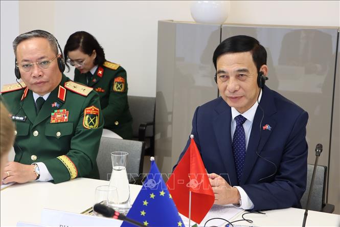 Phó Thủ tướng, Bộ trưởng Quốc phòng Phan Văn Giang phát biểu tại cuộc gặp Phó Chủ tịch Ủy ban châu Âu, Đại diện cấp cao EU Kaja Kallas. Ảnh: Duy Tùng - PV TTXVN tại Bỉ