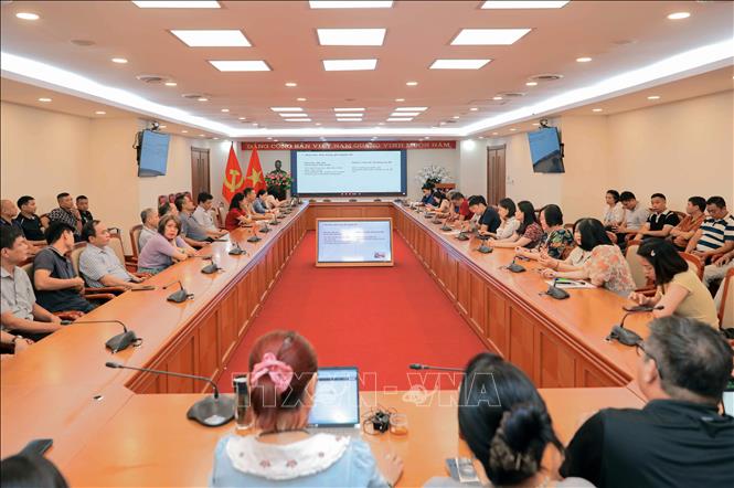 Đảng viên Đảng bộ TTXVN dự hội nghị trực tuyến tại điểm cầu trụ sở Thông tấn quốc gia (số 5, Lý Thường Kiệt). Ảnh: Phan Phương - TTXVN
