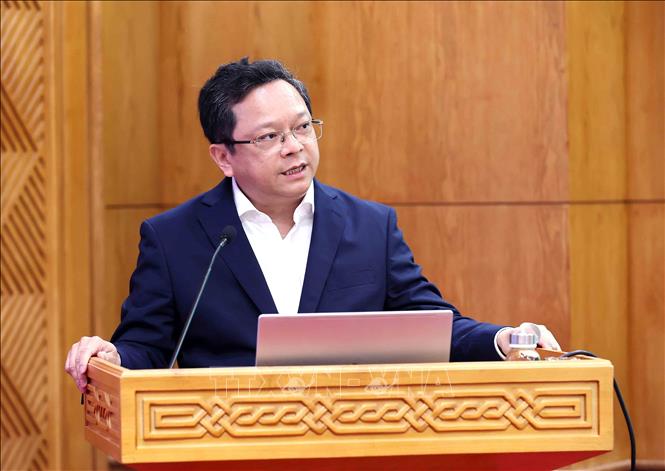 Phó Trưởng Ban Chính sách, Chiến lược Trung ương Nguyễn Đức Hiển trình bày tham luận. Ảnh: An Đăng - TTXVN