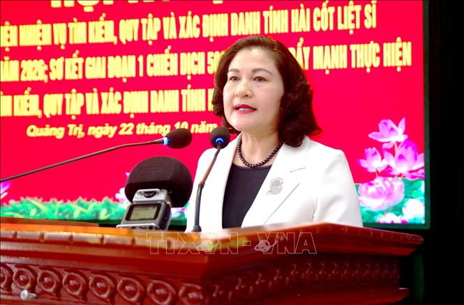 Thứ trưởng Bộ Nội vụ Nguyễn Thị Hà, Phó Trưởng Ban Chỉ đạo quốc gia về tìm kiếm, quy tập và xác định danh tính hài cốt liệt sĩ, phát biểu chỉ đạo tại Hội nghị. Ảnh: Võ Dung - TTXVN