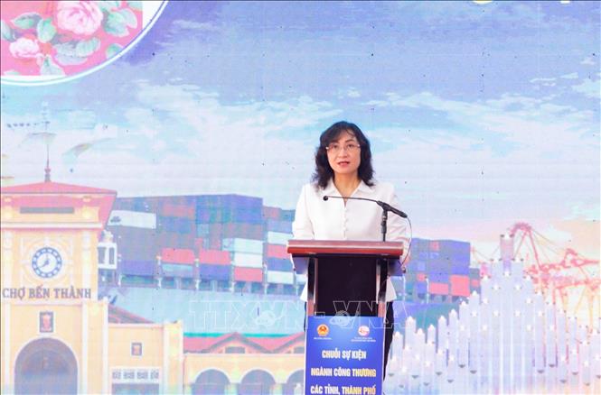 Thứ trưởng Bộ Công Thương Phan Thị Thắng phát biểu tại hội nghị. Ảnh: Mỹ Phương – TTXVN