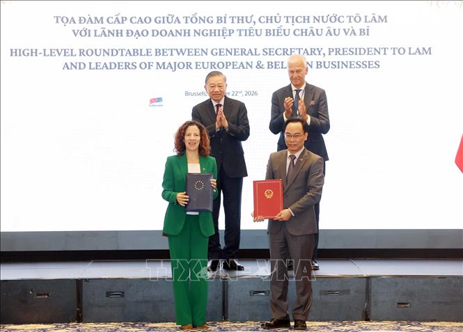 Tổng Bí thư, Chủ tịch nước Tô Lâm chứng kiến trao thoả thuận hợp tác. Ảnh: Thống Nhất – TTXVN