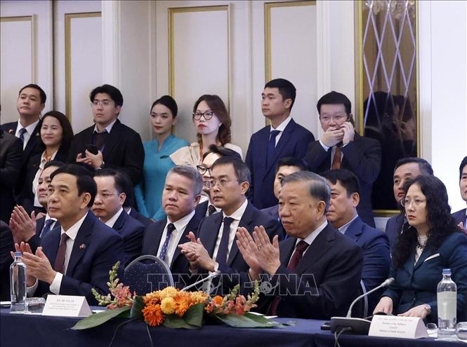 Tổng Bí thư, Chủ tịch nước Tô Lâm và các đại biểu tham dự Toạ đàm với lãnh đạo doanh nghiệp tiêu biểu châu Âu và Bỉ. Ảnh: Thống Nhất – TTXVN