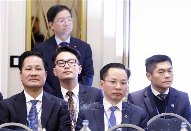 Các đại biểu Việt Nam tham dự Toạ đàm cấp cao giữa Tổng Bí thư, Chủ tịch nước Tô Lâm với lãnh đạo doanh nghiệp tiêu biểu châu Âu và Bỉ. Ảnh: Thống Nhất – TTXVN