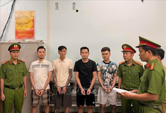 Các đối tượng tại cơ quan công an. Ảnh: TTXVN phát