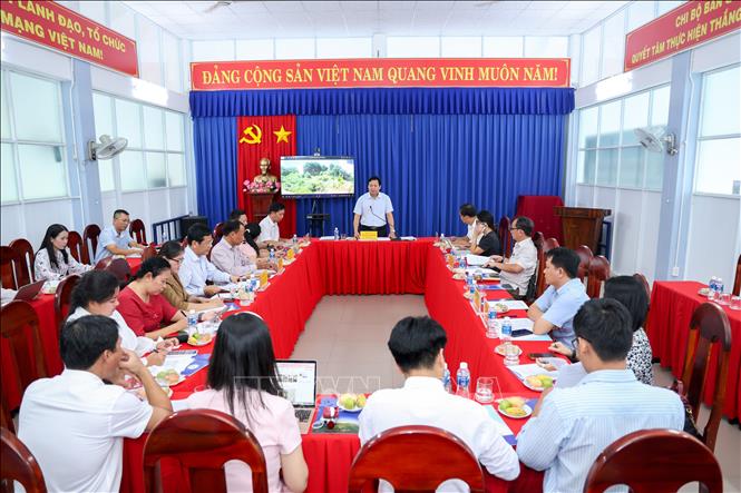 UBND tỉnh Tây Ninh làm việc với Ban Quản lý Khu du lịch quốc gia Núi Bà Đen về công tác quản lý, bảo tồn di tích và định hướng phát triển du lịch. Ảnh: Giang Phương - TTXVN