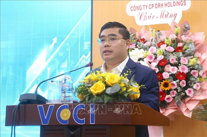Ông Phan Tấn Đạt, Chủ tịch Hội Doanh nhân trẻ TP. Hồ Chí Minh, nhấn mạnh yêu cầu đổi mới tư duy quản trị nhằm giúp doanh nghiệp thích ứng với bối cảnh mới. Ảnh: Huỳnh Anh - TTXVN