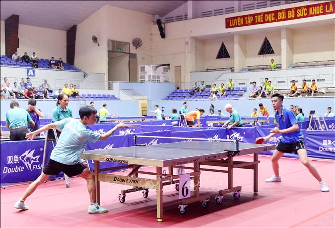 Trận đấu vòng loại đồng đội nam và đồng đội nữ sau lễ khai mạc. Ảnh: Hoài Thu – TTXVN