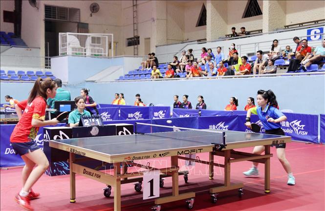 Trận đấu vòng loại đồng đội nam và đồng đội nữ sau lễ khai mạc. Ảnh: Hoài Thu – TTXVN