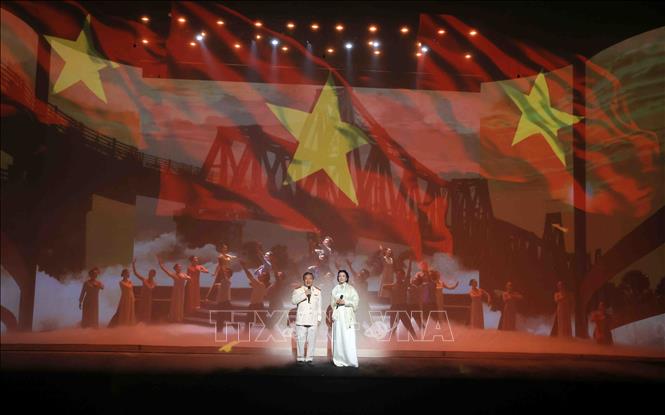 Chương trình biểu diễn nghệ thuật chào mừng buổi lễ. Ảnh: Phạm Kiên - TTXVN