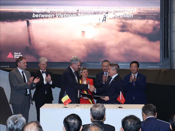 Tổng Bí thư, Chủ tịch nước Tô Lâm chứng kiến lễ ký biên bản ghi nhớ giữa Cảng Antwerp và Tổng công ty Hàng hải Việt Nam. Ảnh: Thống Nhất – TTXVN
