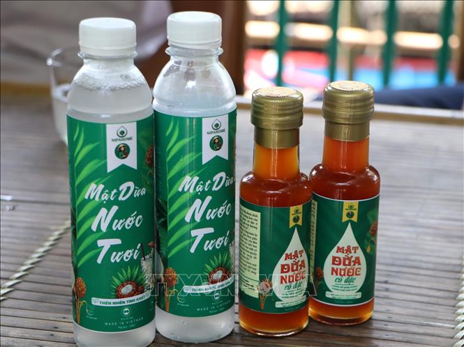 Sản phẩm từ mật dừa nước. Ảnh: Đinh Hương - TTXVN