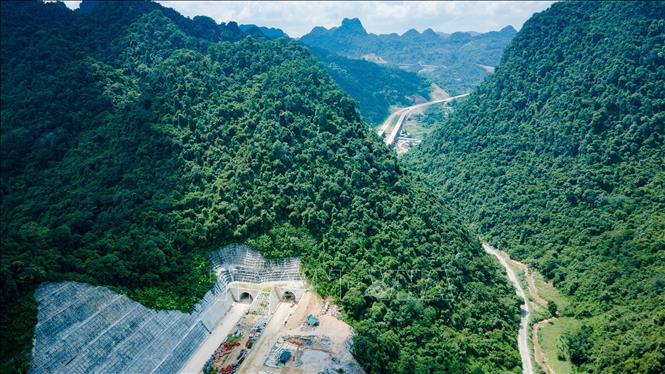 Cao tốc Đồng Đăng - Trà Lĩnh là dự án có tổng vốn đầu tư lớn nhất đang triển khai trên địa bàn tỉnh Cao Bằng. Ảnh: TTXVN phát