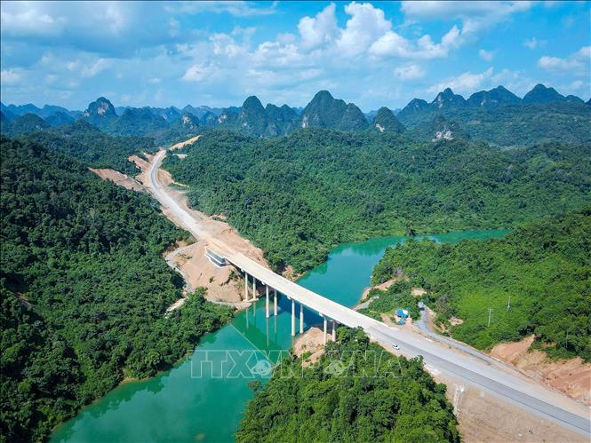Cao tốc Đồng Đăng - Trà Lĩnh là dự án có tổng vốn đầu tư lớn nhất đang triển khai trên địa bàn tỉnh Cao Bằng. Ảnh: TTXVN phát