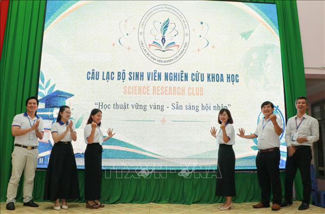 Ra mắt Câu lạc bộ sinh viên nghiên cứu khoa học, góp phần thúc đẩy tinh thần chủ động học hỏi trong sinh viên. Ảnh: Hồng Thái - TTXVN