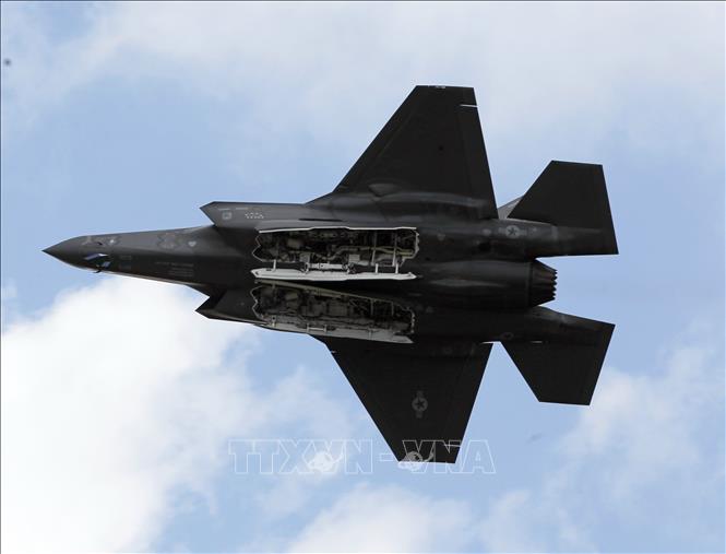 (Tư liệu) Máy bay chiến đấu F-35 trình diễn tại triển lãm hàng không ở sân bay Ellington, Texas, Mỹ. Ảnh: THX/TTXVN phát