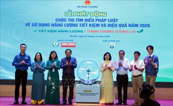 Các đại biểu với nghi thức phát động cuộc thi. Ảnh: Trần Việt - TTXVN