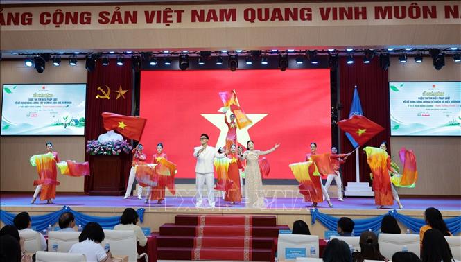 Văn nghệ chào mứng tại lễ phát động. Ảnh: Trần Việt - TTXVN