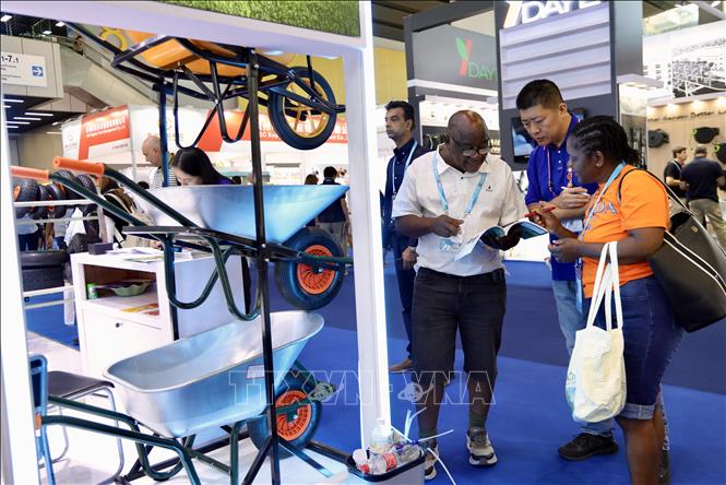 Khách tham quan tại Hội chợ Xuất nhập khẩu Trung Quốc lần thứ 140 ở Quảng Châu, tỉnh Quảng Đông, Trung Quốc ngày 23/10/2026. Ảnh: THX/TTXVN phát