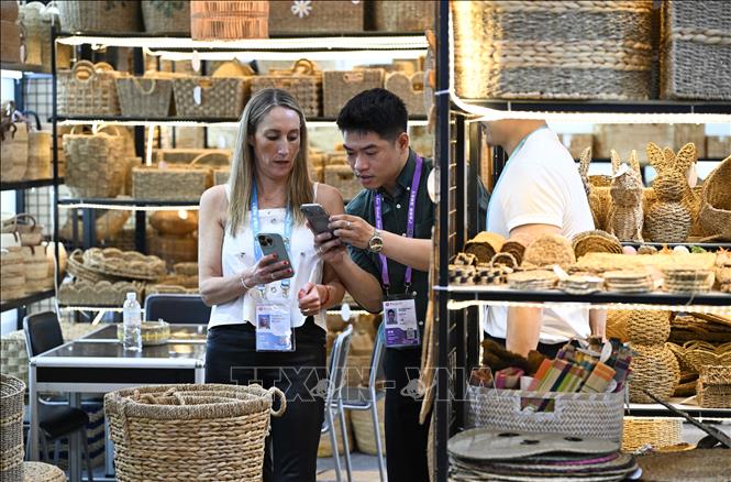 Khách tham quan tại Hội chợ Xuất nhập khẩu Trung Quốc lần thứ 140 ở Quảng Châu, tỉnh Quảng Đông, Trung Quốc ngày 23/10/2026. Ảnh: THX/TTXVN phát