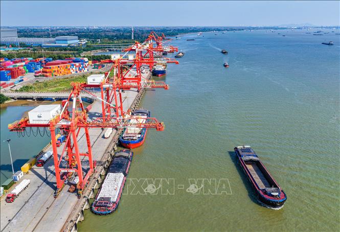 Quang cảnh cảng Dương Châu, tỉnh Giang Tô, Trung Quốc. Ảnh: THX/TTXVN phát