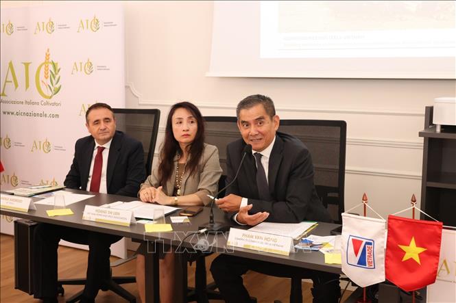 Ông Phạm Văn Hồng, Chủ tịch Phòng Thương mại Italy-Việt Nam cho rằng rào cản lớn nhất của doanh nghiệp Việt Nam không nằm ở công nghệ hay vốn. Ảnh: Việt Hải - Pv TTXVN tại Italy