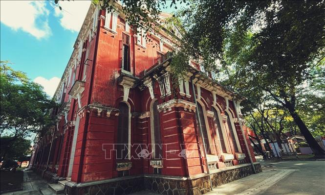 Qua thời gian, công trình vẫn giữ được nét cổ kính, trở thành một phần của di sản đô thị Huế. Ảnh: Văn Dũng-TTXVN