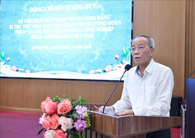 Đồng chí Khuất Mạnh Thắng - Phó Bí thư Thường trực Đảng uỷ Tập đoàn Công nghiệp Than - Khoáng sản Việt Nam phát biểu. Ảnh: Minh Đức - TTXVN