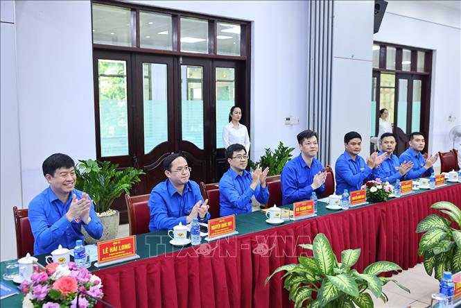 Các đại biểu tại buổi làm việc. Ảnh: Minh Đức - TTXVN