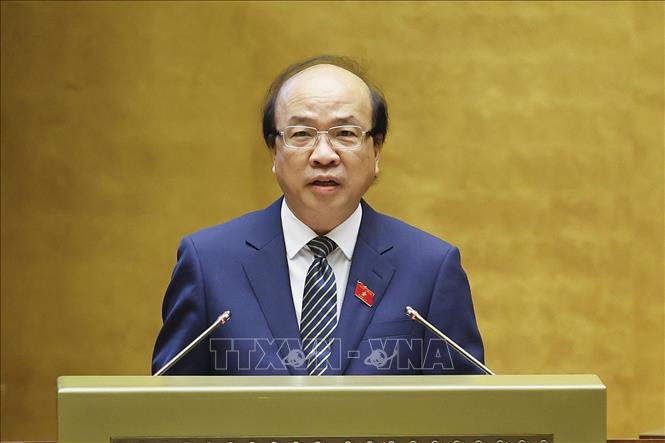 Chủ nhiệm Ủy ban Pháp luật và Tư pháp của Quốc hội Phan Chí Hiếu trình bày Báo cáo thẩm tra về dự án Luật sửa đổi, bổ sung một số điều của Luật Sở hữu trí tuệ. Ảnh: Doãn Tấn – TTXVN