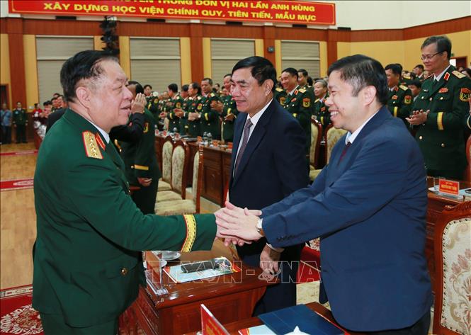 Đại tướng Nguyễn Trọng Nghĩa, Ủy viên Bộ Chính trị, Bí thư Trung ương Đảng, Ủy viên Thường vụ Quân ủy Trung ương, Chủ nhiệm Tổng cục Chính trị QĐND Việt Nam với các đại biểu. Ảnh: Trọng Đức - TTXVN