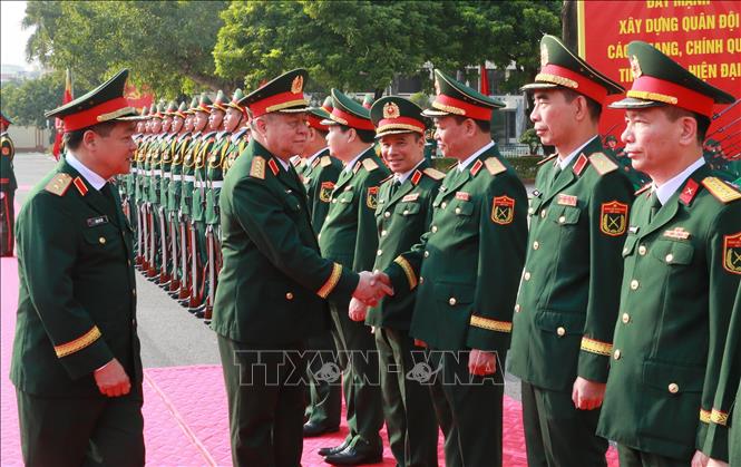 Đại tướng Nguyễn Trọng Nghĩa, Ủy viên Bộ Chính trị, Bí thư Trung ương Đảng,  Ủy viên Thường vụ Quân ủy Trung ương, Chủ nhiệm Tổng cục Chính trị QĐND Việt Nam với cán bộ của học viện. Ảnh: Trọng Đức - TTXVN