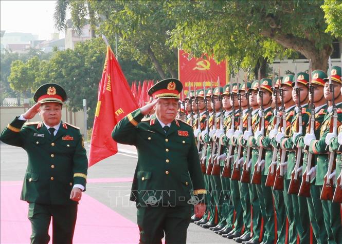 Đại tướng Nguyễn Trọng Nghĩa, Ủy viên Bộ Chính trị, Bí thư Trung ương Đảng,  Ủy viên Thường vụ Quân ủy Trung ương, Chủ nhiệm Tổng cục Chính trị QĐND Việt Nam duyệt đội danh dự. Ảnh: Trọng Đức - TTXVN
