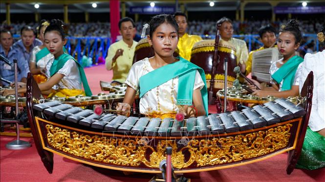 Thiếu nhi dân tộc Khmer biểu diễn nhạc cụ truyền thống, góp phần gìn giữ những giá trị nghệ thuật đặc sắc của đồng bào dân tộc thiểu số tại Tây Ninh. Ảnh: Minh Phú - TTXVN
