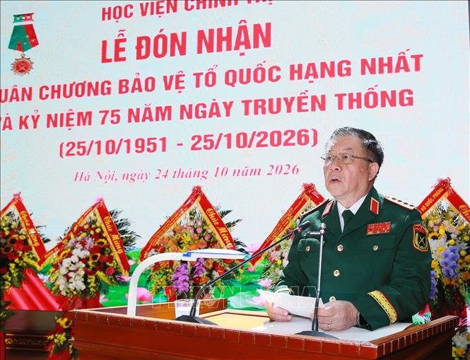 Đại tướng Nguyễn Trọng Nghĩa, Ủy viên Bộ Chính trị, Bí thư Trung ương Đảng,  Ủy viên Thường vụ Quân ủy Trung ương, Chủ nhiệm Tổng cục Chính trị QĐND Việt Nam phát biểu chỉ đạo. Ảnh: Trọng Đức - TTXVN 