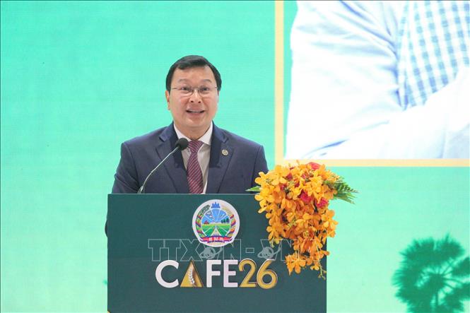 Ông Dith Tina, Bộ trưởng Bộ Nông nghiệp, Lâm nghiệp và Ngư nghiệp Campuchia phát biểu tại lễ khai mạc sự kiện. Ảnh: Minh Hưng - PV TTXVN tại Campuchia
