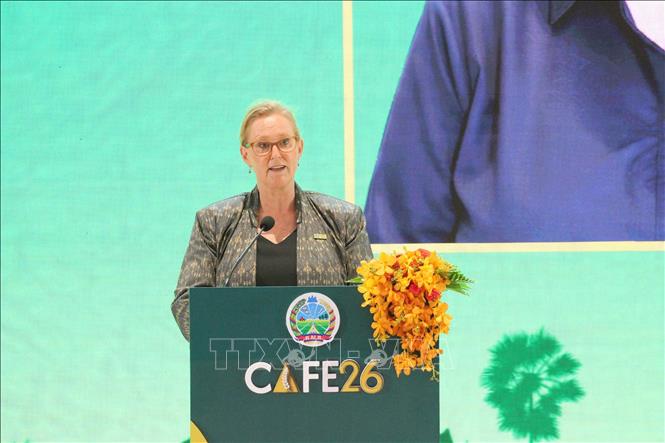 Bà Rebekah Bell, Đại diện Tổ chức Lương thực và Nông nghiệp Liên hợp quốc (FAO) tại Campuchia phát biểu tại lễ khai mạc sự kiện. Ảnh: Minh Hưng - PV TTXVN tại Campuchia