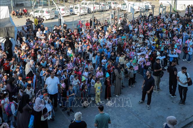 Các em nhỏ Palestine tại một trường học ở Nuseirat, Dải Gaza. Ảnh: THX/TTXVN phát