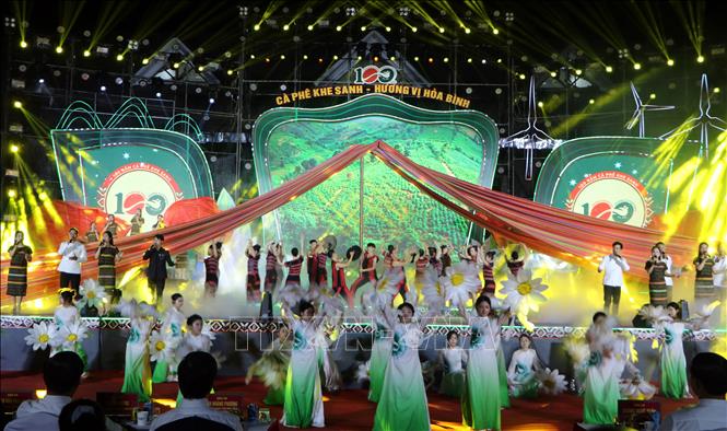 Tiết mục văn nghệ trong chương trình khai mạc. Ảnh: Tường Vi - TTXVN