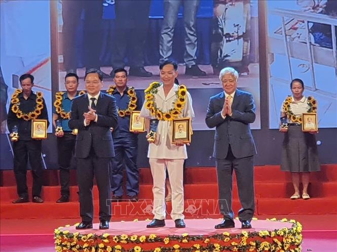 Các công nhân được vinh danh trong Chương trình tuyên dương Công nhân Việt Nam tiêu biểu toàn quốc năm 2026. Ảnh: Nguyễn Trọng Lịch- TTXVN
